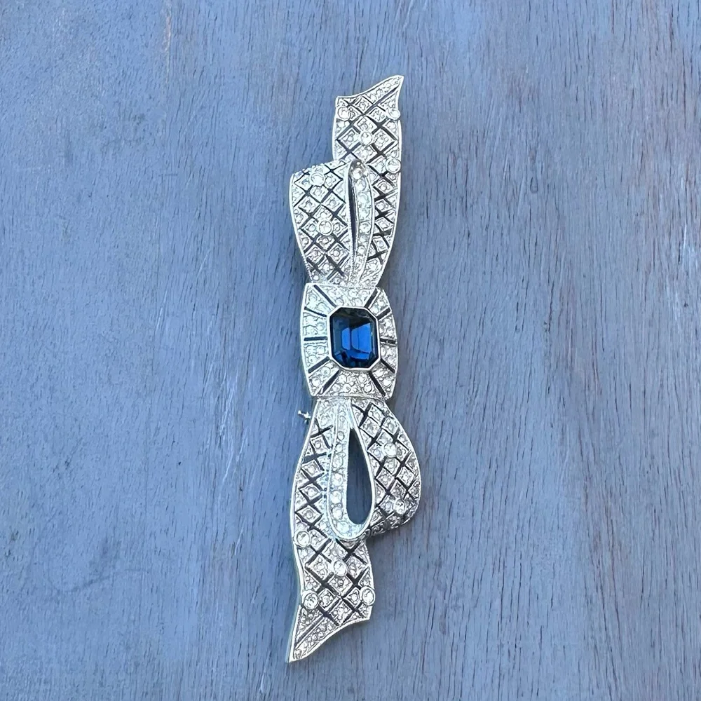 Vintage Rhinestone Bow Brooch - Picture 4 of 12